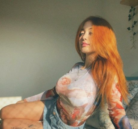 asiatisches teen solo onlyfans Pornografisch Bild