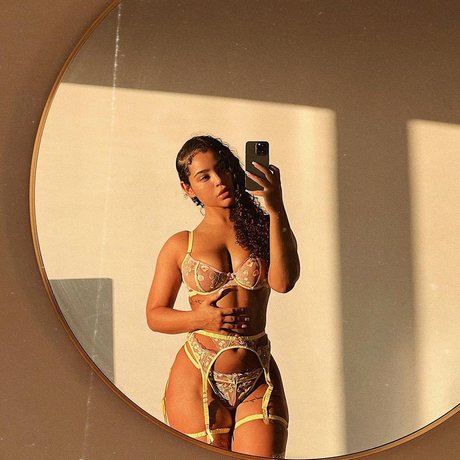 Malaika Terry OnlyFans schlank