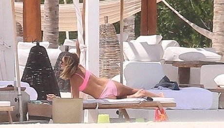 Jessica Alba OnlyFans Leak