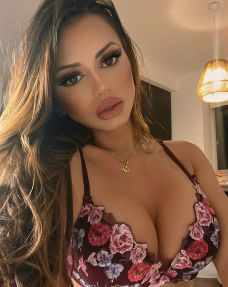 doutzenxo OnlyFans Strip