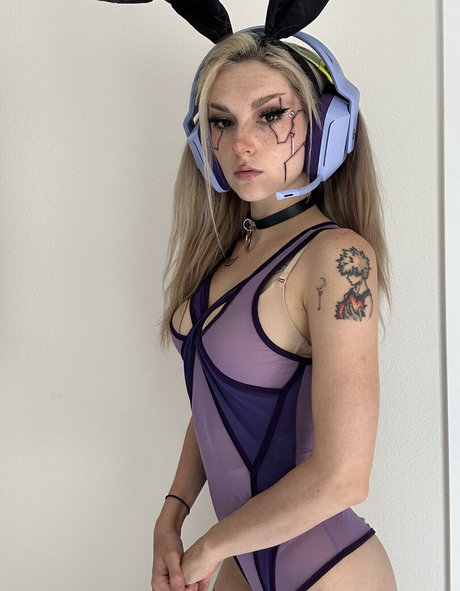 Busy B ASMR OnlyFans schlank