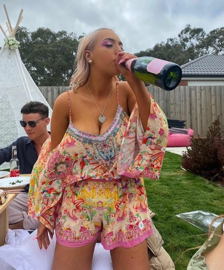 Alanna Pow XXX OnlyFans