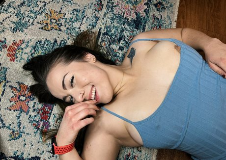 lunabaylee OnlyFans schlank