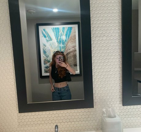 Francesca Capaldi Nacktpornos auf OnlyFans