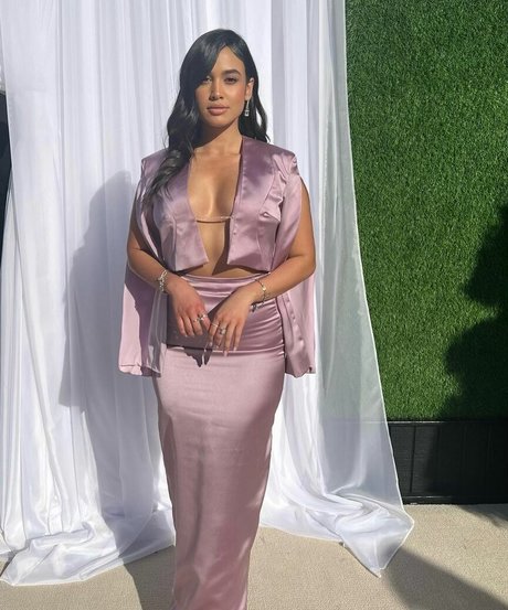 Emily Tosta Brüste OnlyFans