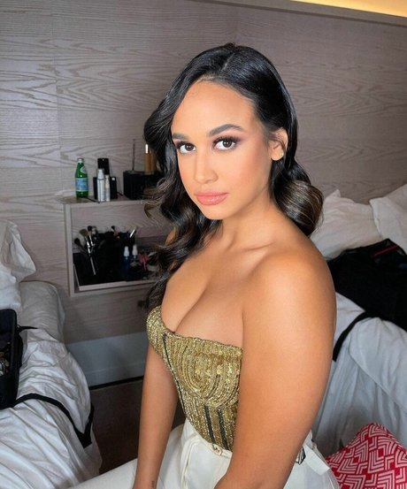 Emily Tosta Heiße OnlyFans Inhalte