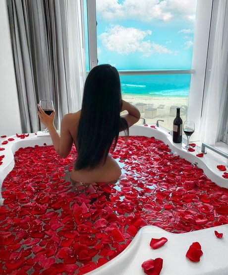 Aneeqa Farid Nackt auf OnlyFans