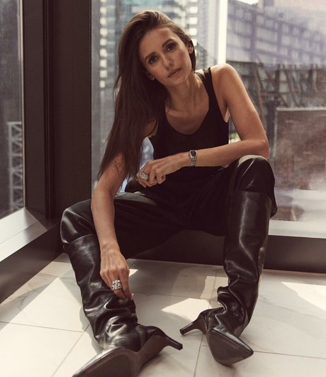 Nina Dobrev Nacktbilder-Leaks von OnlyFans