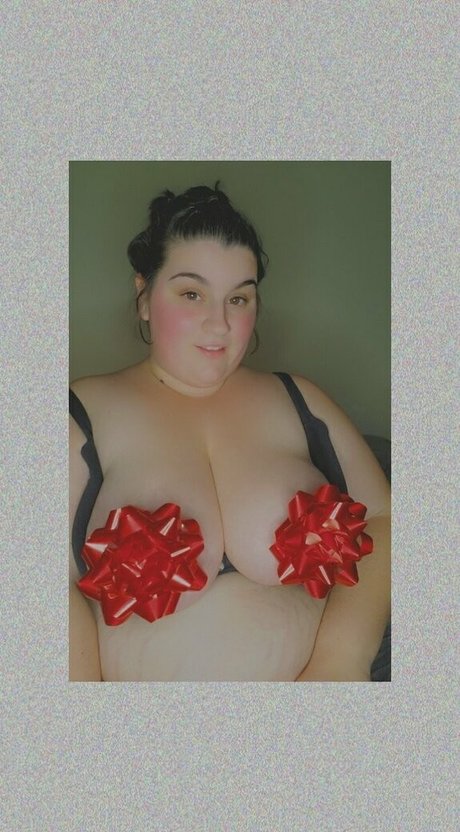 curvymama2021 OnlyFans Striptease