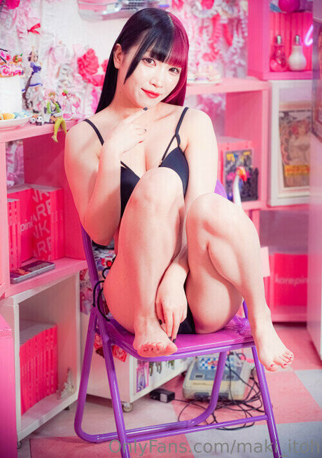 Maki Itoh NurlyFans-Brüste