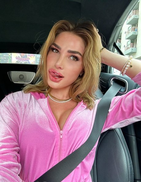 misskenziannefree OnlyFans nackte Brüste