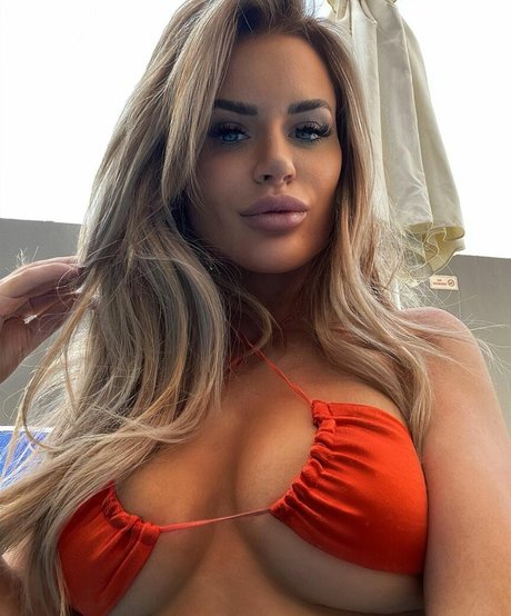 Nicole Farrell Oben ohne OnlyFans