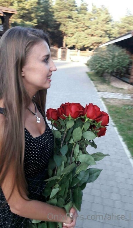 alice l Nackt auf OnlyFans Leaks