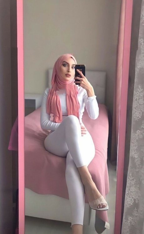 sariikubraa Model OnlyFans Foto