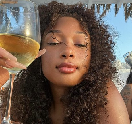 pool-dreier onlyfans schön nackt Shot