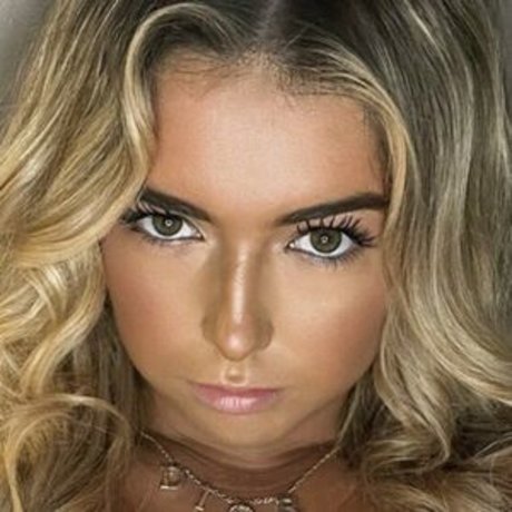 cora2002 OnlyFans Nacktfotos