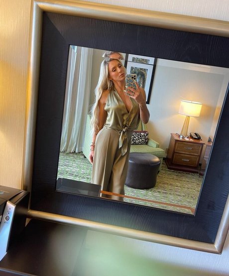 Charlotte Flair OnlyFans