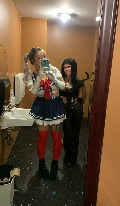 sacredmadsx OnlyFans Bilder geleakt