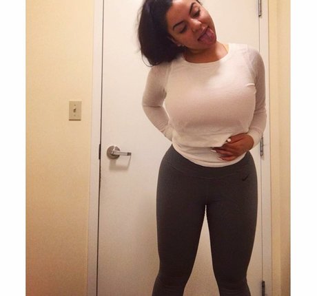 iloveteniah OnlyFans Bilder