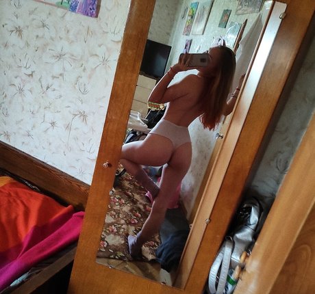 V ixxi OnlyFans Arsch Leak