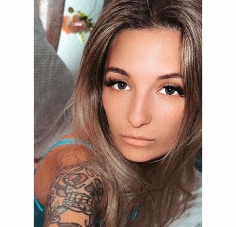 Cupcakes ox OnlyFans-Model