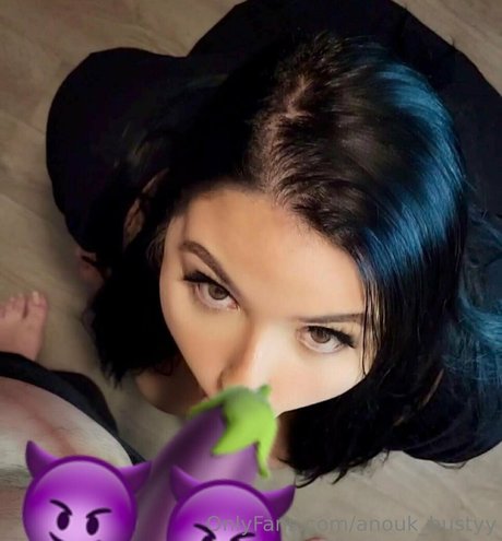 anouk bustyy 
