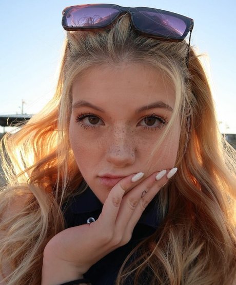 Elsuzannee OnlyFans explizite Inhalte