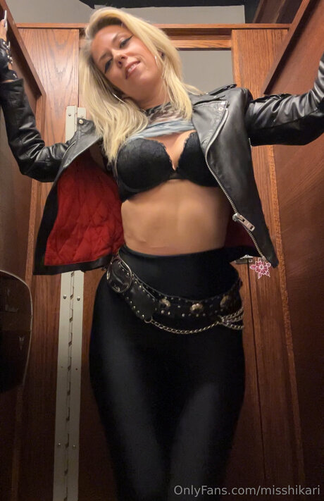 Misshikari Leaks von Nacktbildern auf OnlyFans