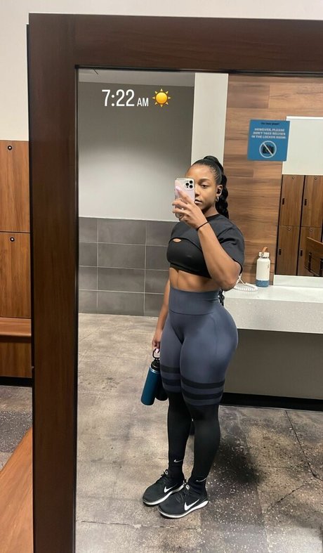 aaaaayevuh OnlyFans Fotos