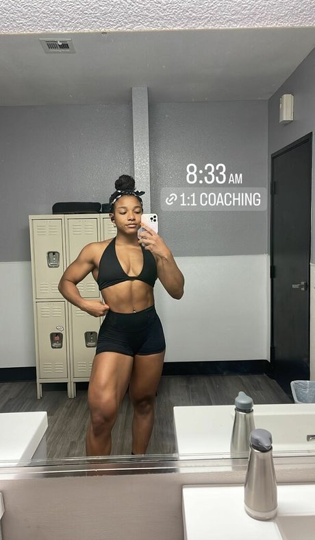 aaaaayevuh Model OnlyFans Foto