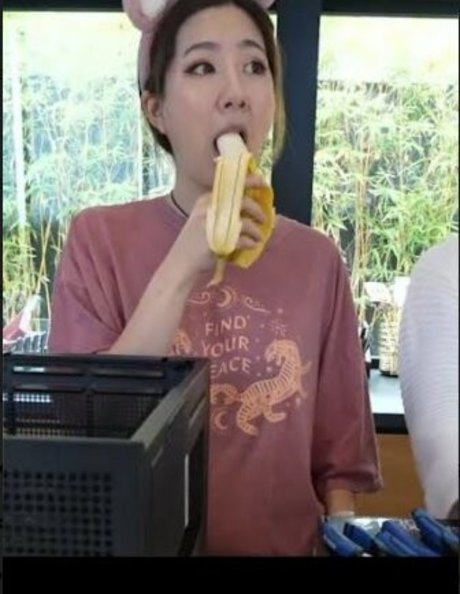 Fuslie OnlyFans Sextape