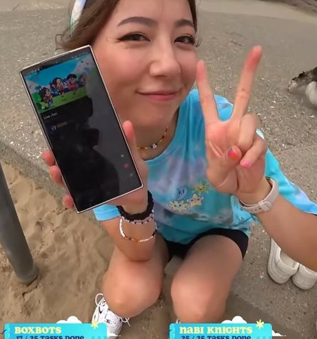 Fuslie Nacktbilder von OnlyFans