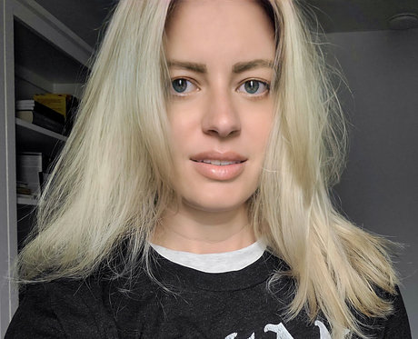 Elyse Willems Oben ohne OnlyFans