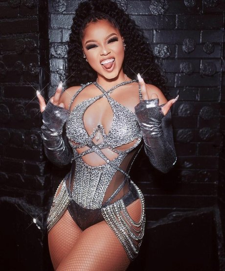 Chloe Bailey OnlyFans Model Bilder