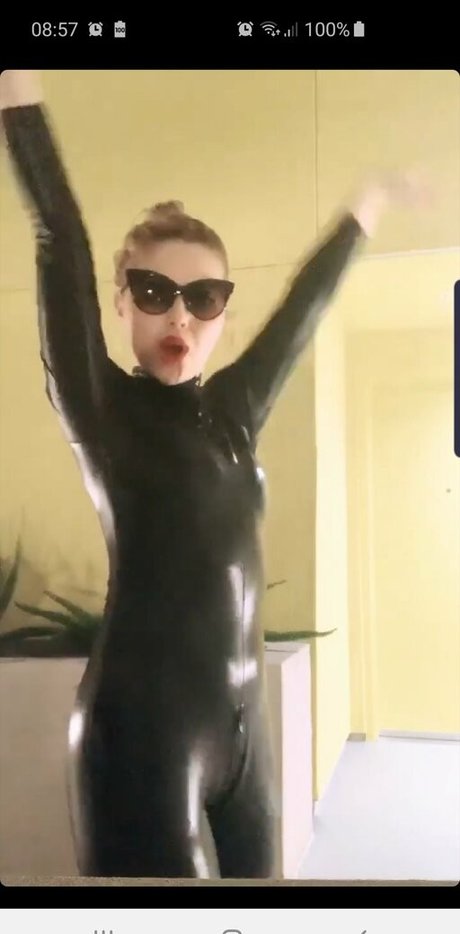 Sammi Hanratty Sexy OnlyFans