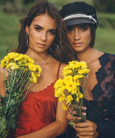 Elisa and Renne Herbert Twins Nacktbilder geleakt