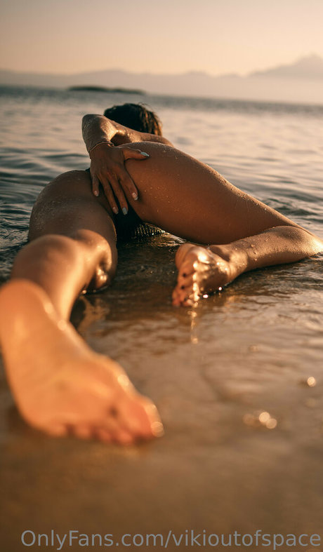 Vikioutofspace Bilder OnlyFans