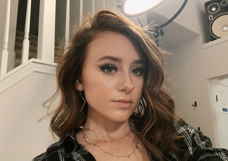 milf trans onlyfans Pornos Bild