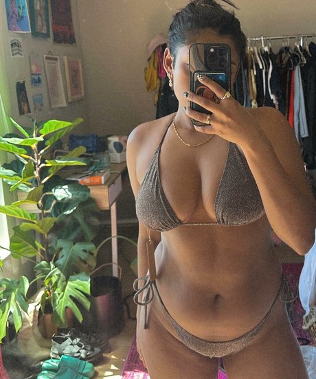 Yamini Nambimadom Leaks von OnlyFans