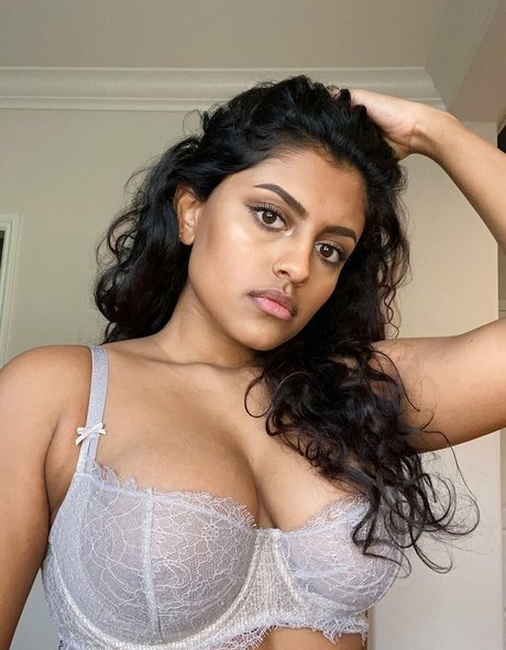 Yamini Nambimadom OnlyFans Fotos