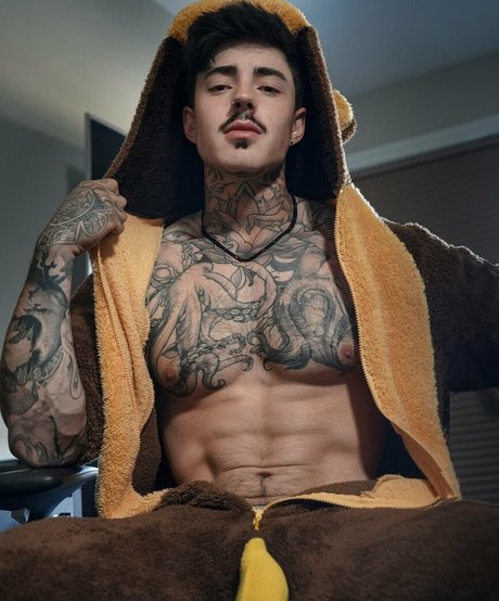 jakipzfree OnlyFans Striptease