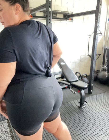 Nia Jax Neue geleakte OnlyFans-Inhalte