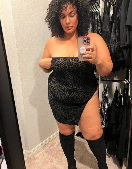 Nia Jax OnlyFans Leak