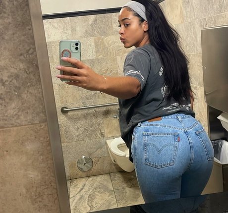 Raina Morris OnlyFans Fotos