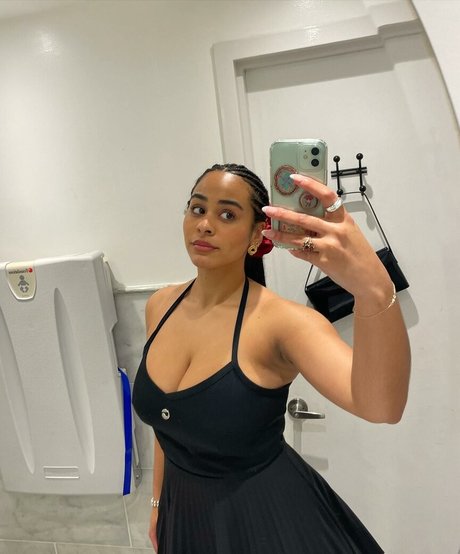 Raina Morris Model OnlyFans Foto