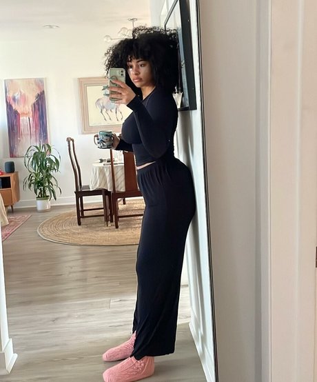 Raina Morris OnlyFans gratis