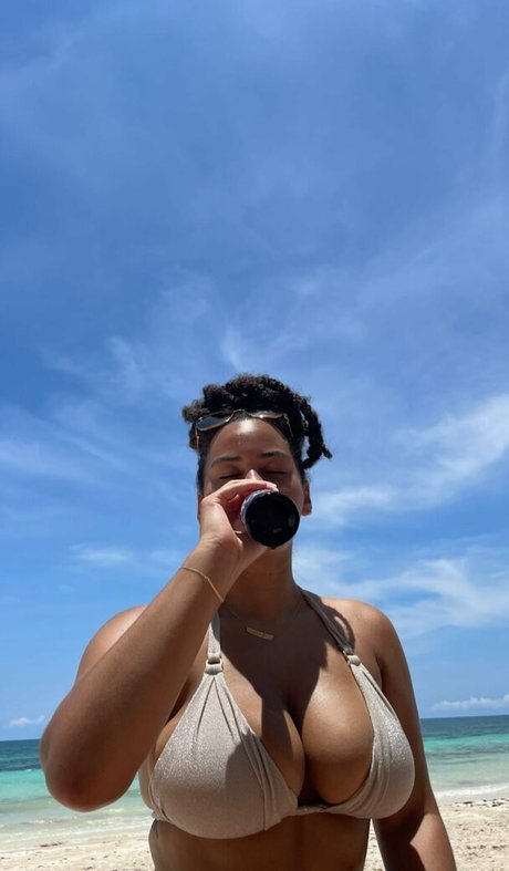 Raina Morris OnlyFans