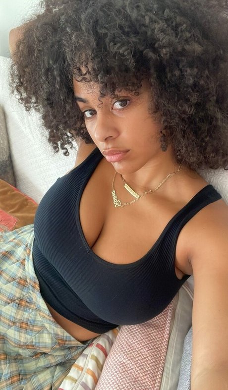 Raina Morris OnlyFans Bilder