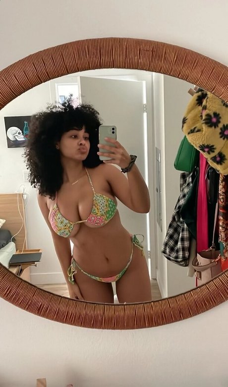 Raina Morris OnlyFans Lesbisch