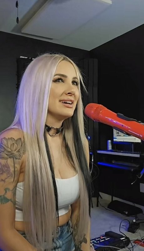 Addie Nicole Amick OnlyFans nackt